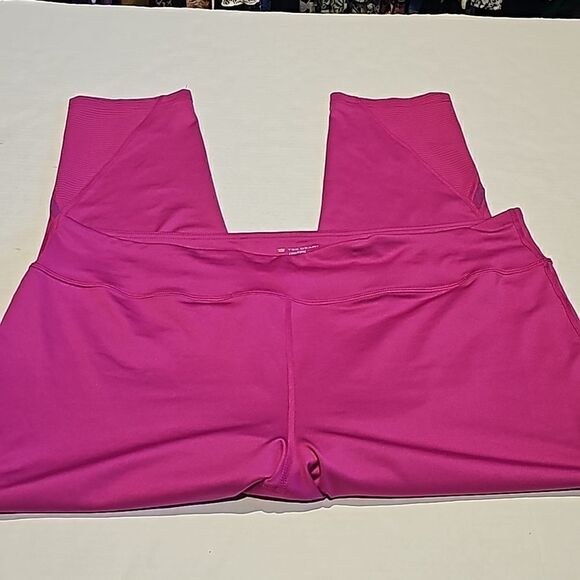 Bright berry colored tek Gear workout leggings size 2X - Picture 2 of 8
